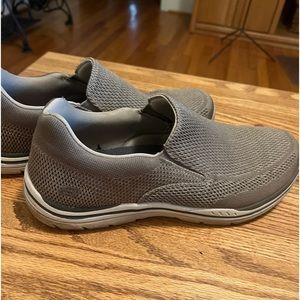 Sketchers, men’s slip on’s, sz 11